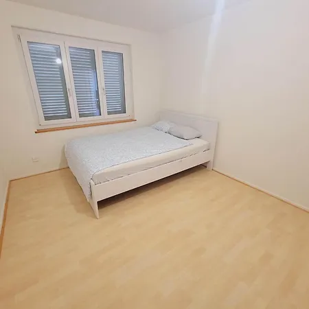Apartment 5-bed Huge Flat In - Schurgi - Self Checkin
