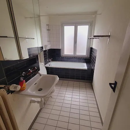 5-bed Huge Flat In - Schurgi - Self Checkin Apartment