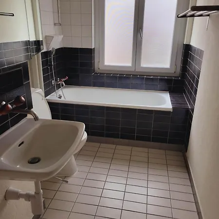 Apartment 5-bed Huge Flat In - Schurgi - Self Checkin