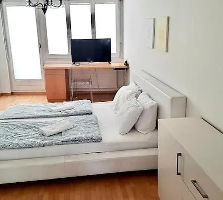 Apartment Charming Flat - Weite Zurich