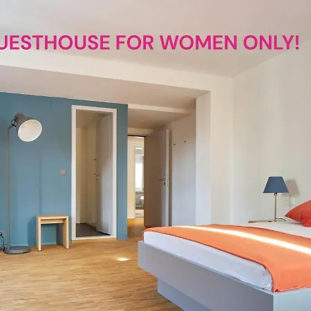 Josephine's - Women Only With Rooftop And Community Area Guest house 3*
