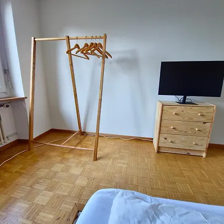 Designer Apt, 2 Balconies, 10min To Main Station Apartment *