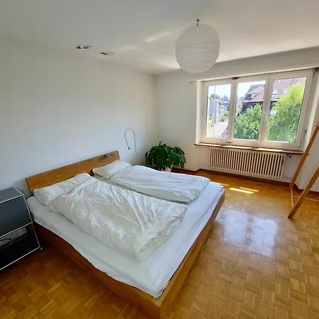 Designer Apt, 2 Balconies, 10min To Main Station