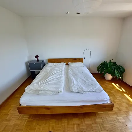 Designer Apt, 2 Balconies, 10min To Main Station Apartment *