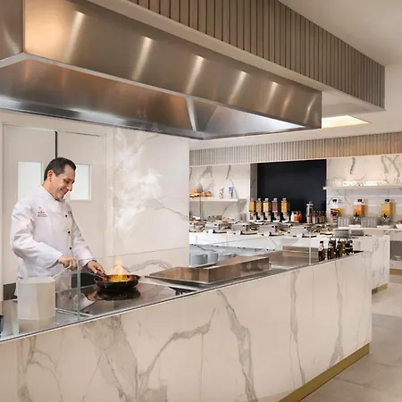 Crowne Plaza Zürich, An Ihg 4*