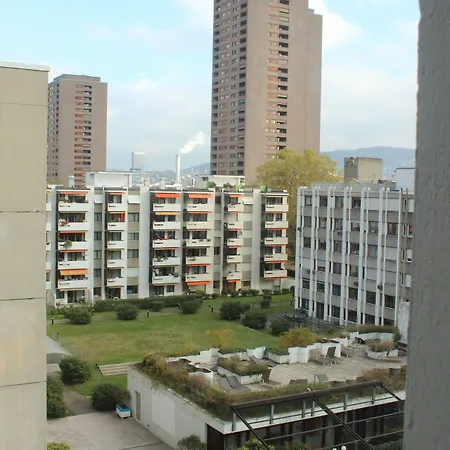 Hotel Crowne Plaza Zürich, An Ihg