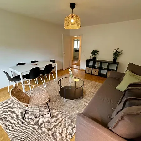 Chic Comfort In A Prime Location Apartment *