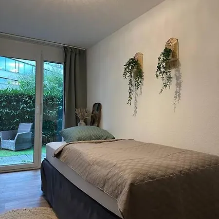 Apartment Hideaway Garden, Parking, Cinema,4,5rooms Zurich