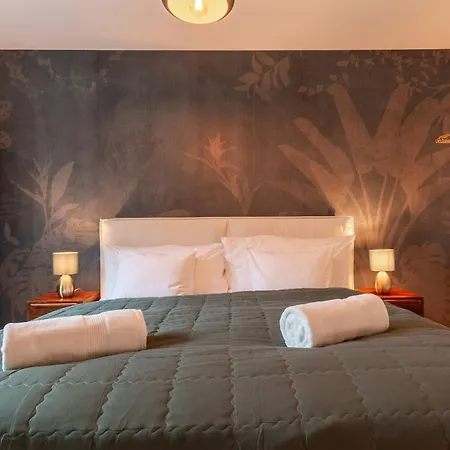 Velvet 3 King Beds & Terrace Hb
