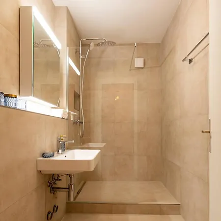Apartment Velvet 3 King Beds & Terrace Hb *
