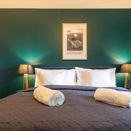 Apartment Velvet 3 King Beds & Terrace Hb *