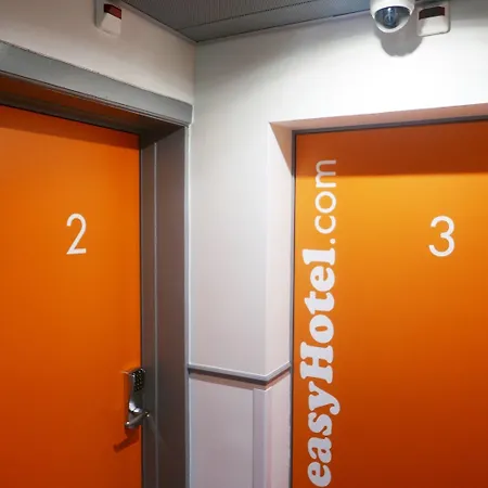 Easyhotel Centre Hotel 2*