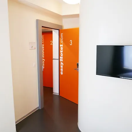 Easyhotel Centre Hotel 2*