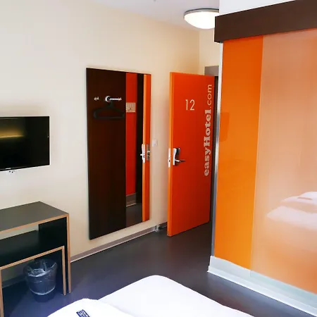 Easyhotel Centre Hotel 2*