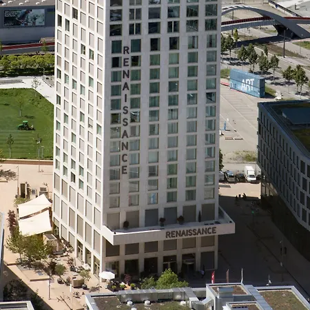Hotel Renaissance Tower