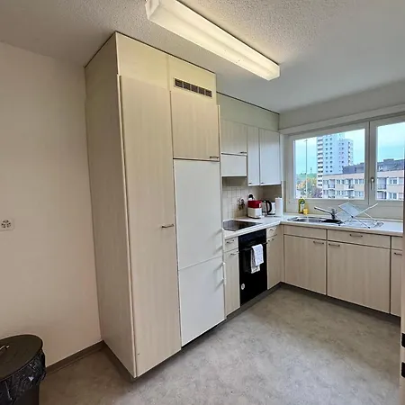 Simple And Comfortable In Apartment Zurich