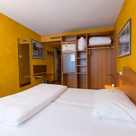 California Hotel 3*