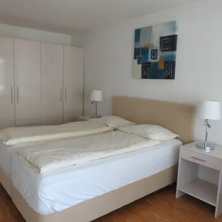 Swiss Star District 11 - Self Check-in Apartment Zürich