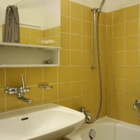 Swiss Star District 11 - Self Check-in Apartment Zürich