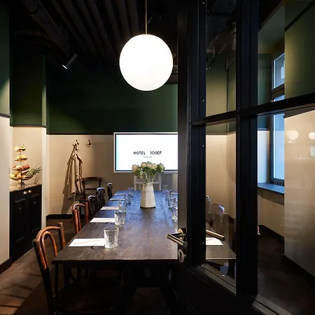 Boutique Josef Hotel