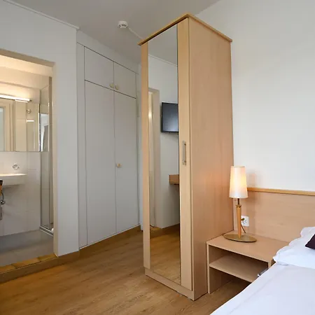 Olympia Hotel 3*