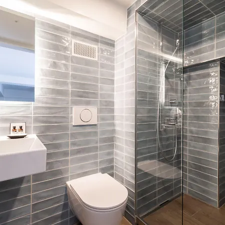 Ema House Serviced Superior Unterstrass Apartment