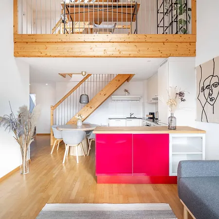 Modern 3bdr Duplex With Skyroof In Trendy West