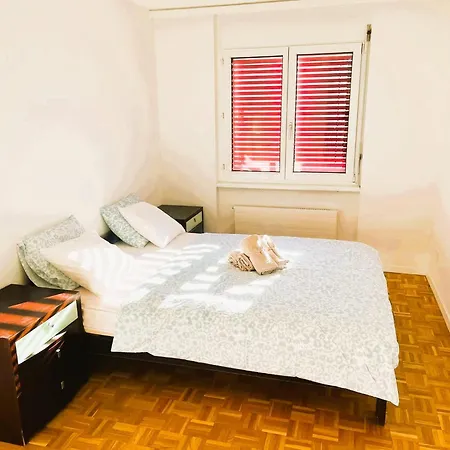 Large Flat With Balcony In Zurich, Kars Gasthof Zürich
