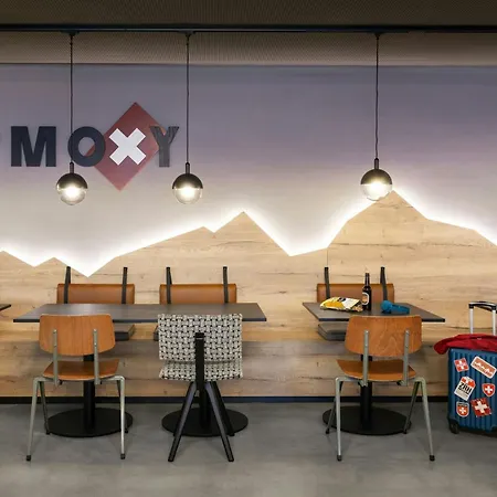 Moxy 3*