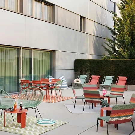Moxy 3*