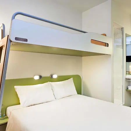 Ibis Budget West Hotel *