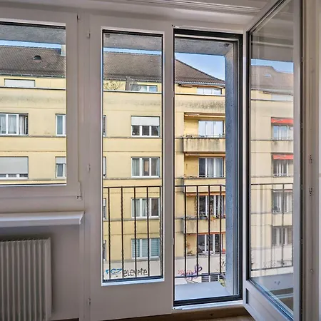 Cute In The Center - Crown 42 Apartment