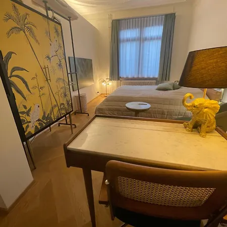 Exclusive Next To Main Station Apartment *