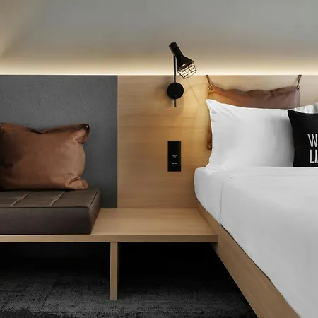 Hotel Moxy 3*