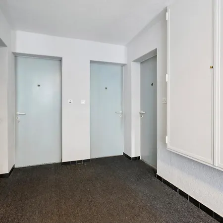 - Crown 25 Zurich