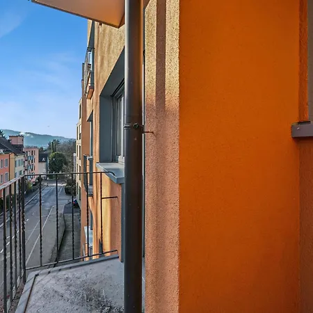 - Crown 25 Apartment