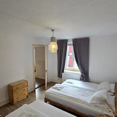 Cozy 2-bedroom In Vibrant Apartment