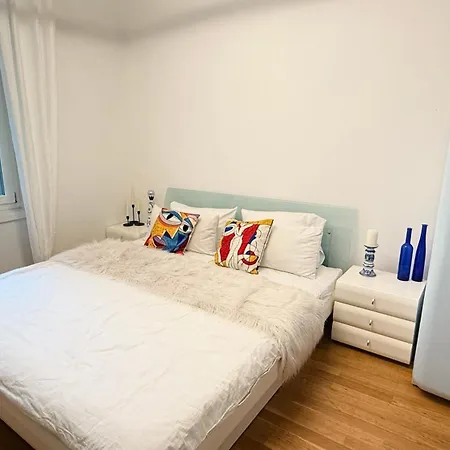 Apartment Geraeumiges In Charmantem Altbau *