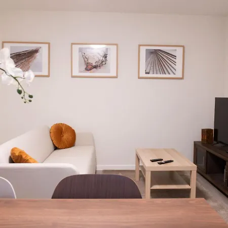 Golden Harmony In Oerlikon Apartment *