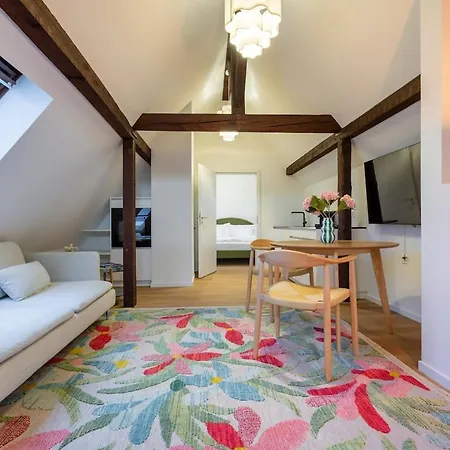 Nest 1 King Bed Near Hb