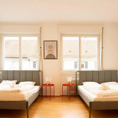 Spacious Flat With Game & Pool Table Apartment *