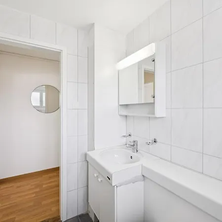 Wifi, Smart Tv, Centre, Queen Bed - Cr 18 * Zurich