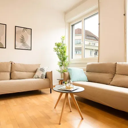 Apartment Spacious Flat With Game & Pool Table *