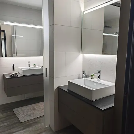 Sun Tower Apartment *