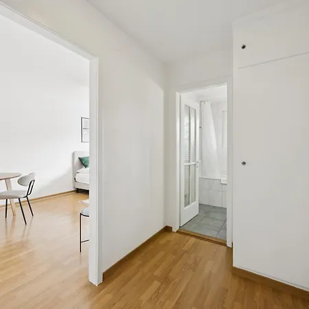 Very Centrally Located - Crown 15 Apartment *
