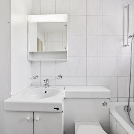Wifi, Smart Tv, Centre, Queen Bed - Cr 18 Apartment
