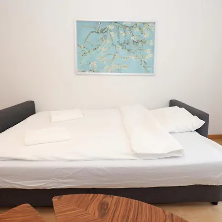 Apartment Airy Near Uetliberg Nature