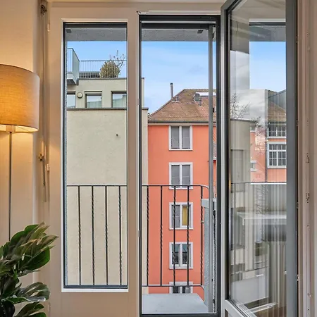- Crown 22 * Zurich