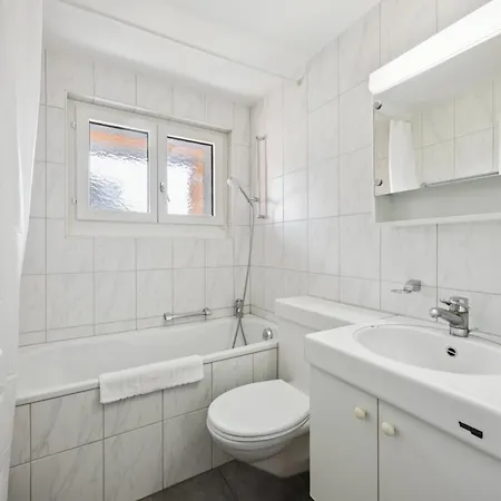Very Centrally Located - Crown 15 Apartment *
