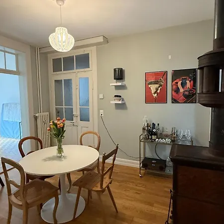 Apartment Geraeumiges In Charmantem Altbau